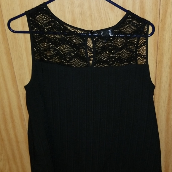 Lace yoke camisole tank - Picture 3 of 3
